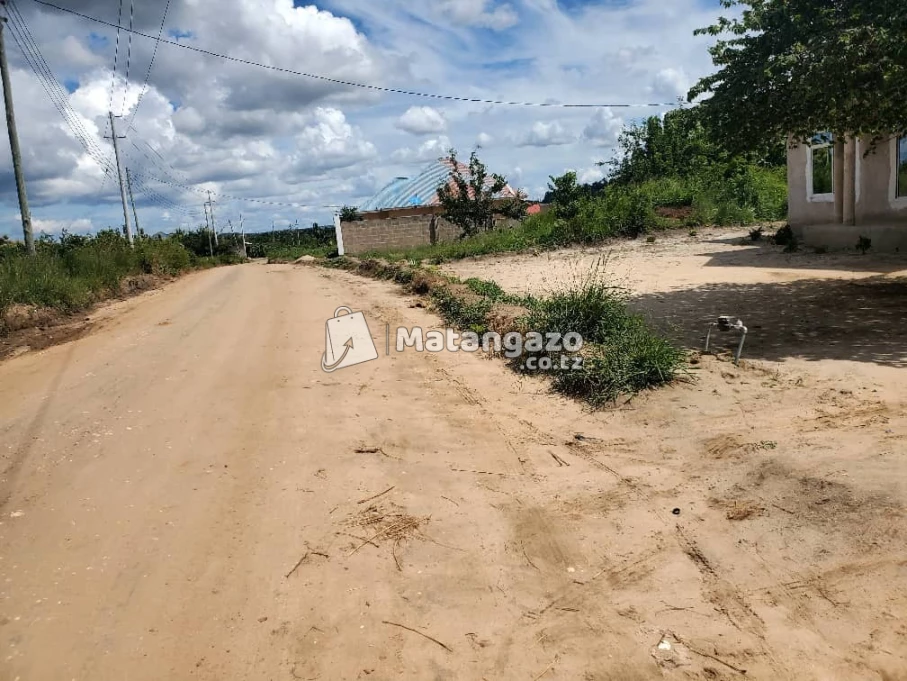 ENEO LENYE UKUBWA WA SQMT 700 LINAUZWA MILIONI 35 LIPO MADALE MBOPO