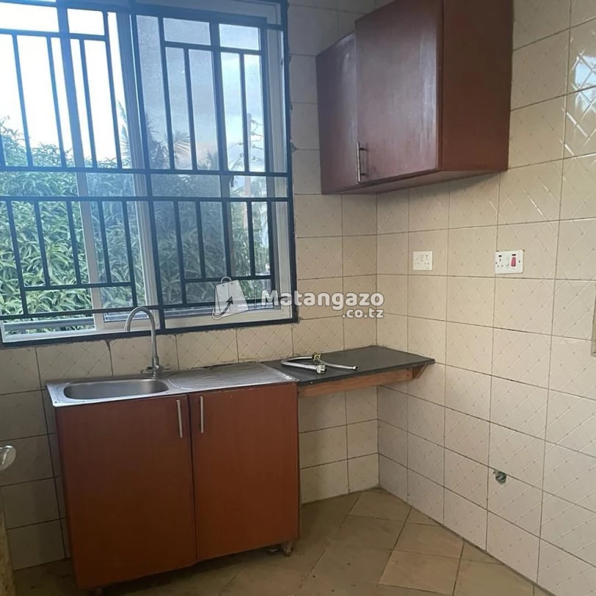 APARTMENTS YENYE VYUMBA VIWILI INAPANGISHWA LAKI 6 KWA MWEZI IPO BAHARI BEACH