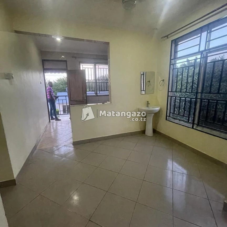 APARTMENTS YENYE VYUMBA VIWILI INAPANGISHWA LAKI 6 KWA MWEZI IPO BAHARI BEACH