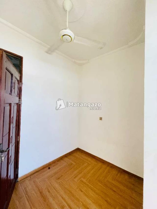 NYUMBA INAPANGISHWA MWENGE