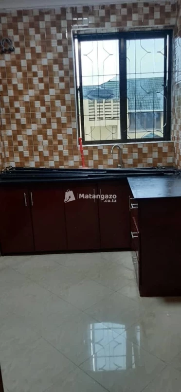 APARTMENTS YENYE VYUMBA VIWILI INAPANGISHWA LAKI 5 KWA MWEZI IPO BAHARI BEACH