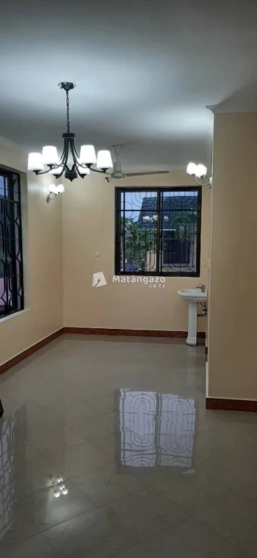 APARTMENTS YENYE VYUMBA VIWILI INAPANGISHWA LAKI 5 KWA MWEZI IPO BAHARI BEACH