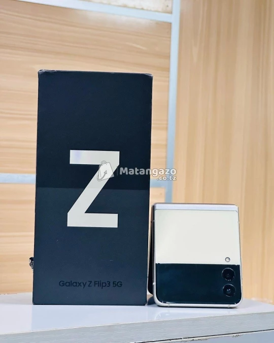 Samsung Samsung Galaxy Z Flip 3 8 GB RAM 128 GB  Black