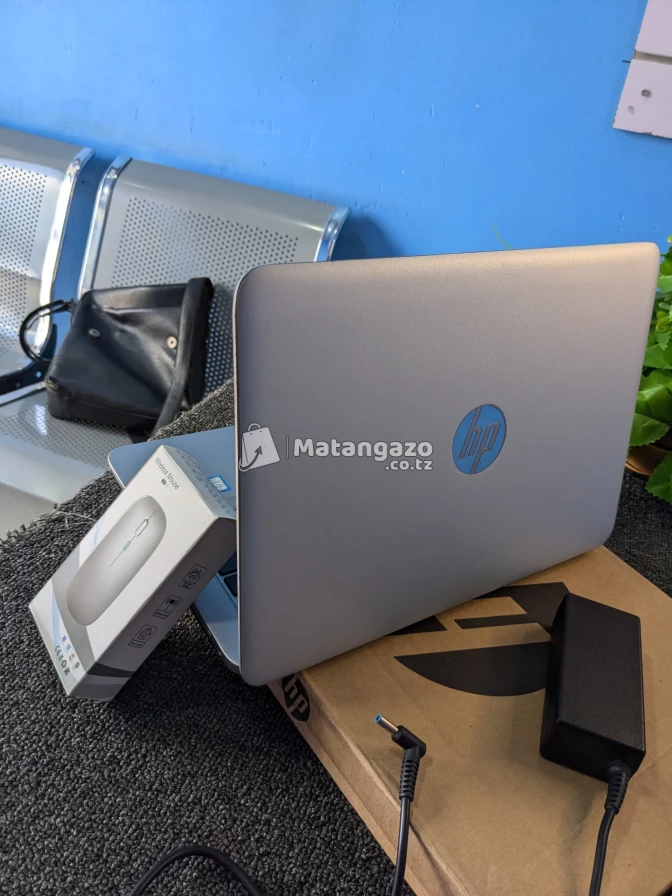 Refurbished  HP HP EliteBook 820 G3  8 GB RAM 500 GB HDD