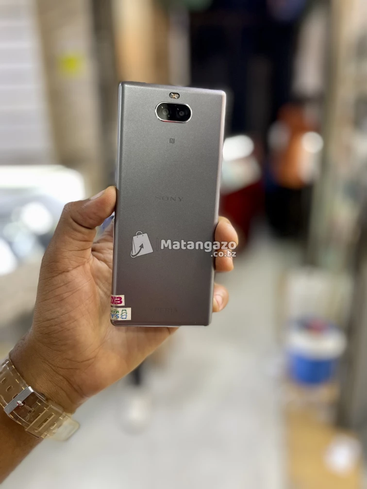 4 GB RAM 64 GB  Silver