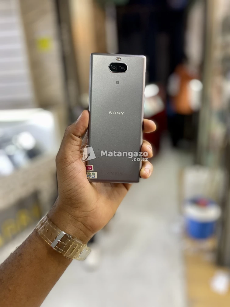  4 GB RAM 64 GB  Silver