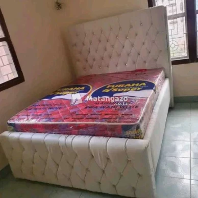 Kitanda Cha Sofa Pamoja Na Godoro Lake