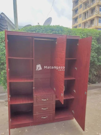 Kabati Ya Nguo Milango Mitatu Used