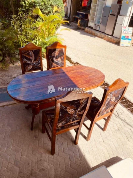 Dinning Table Ya Viti Vinne Mninga