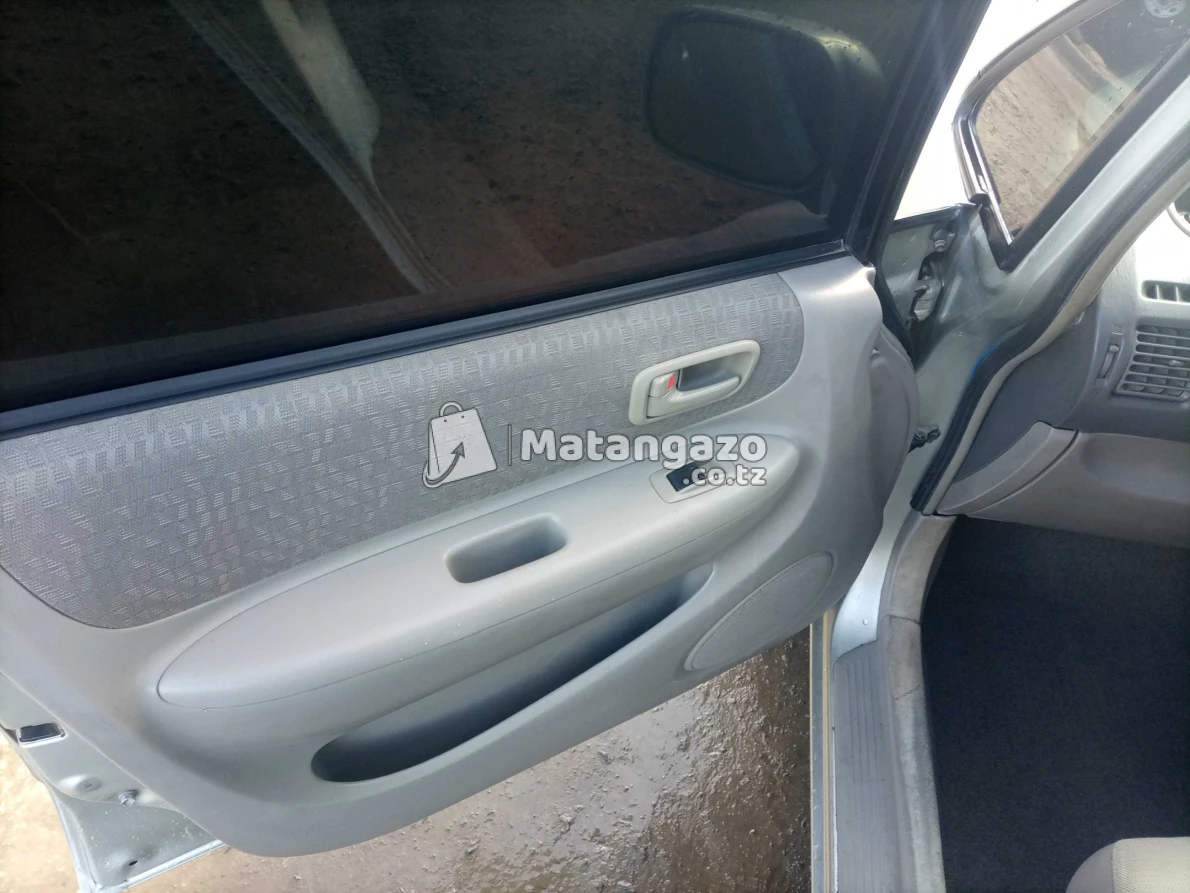 Toyota Corolla Spacio 2003