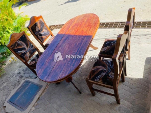 Dinning Table Ya Viti Vinne Mninga