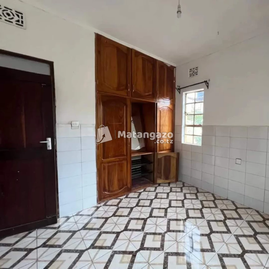 3BEDROOM HOUSE FOR RENT IN NJIRO