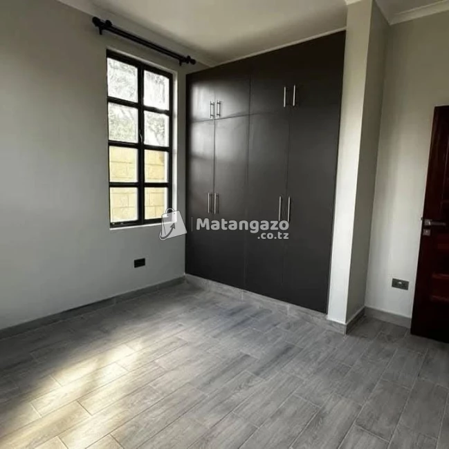 #3BEDROOM APARTMENT HOUSE FOR RENT AT BURKA AREA