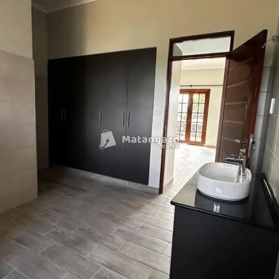 #3BEDROOM APARTMENT HOUSE FOR RENT AT BURKA AREA