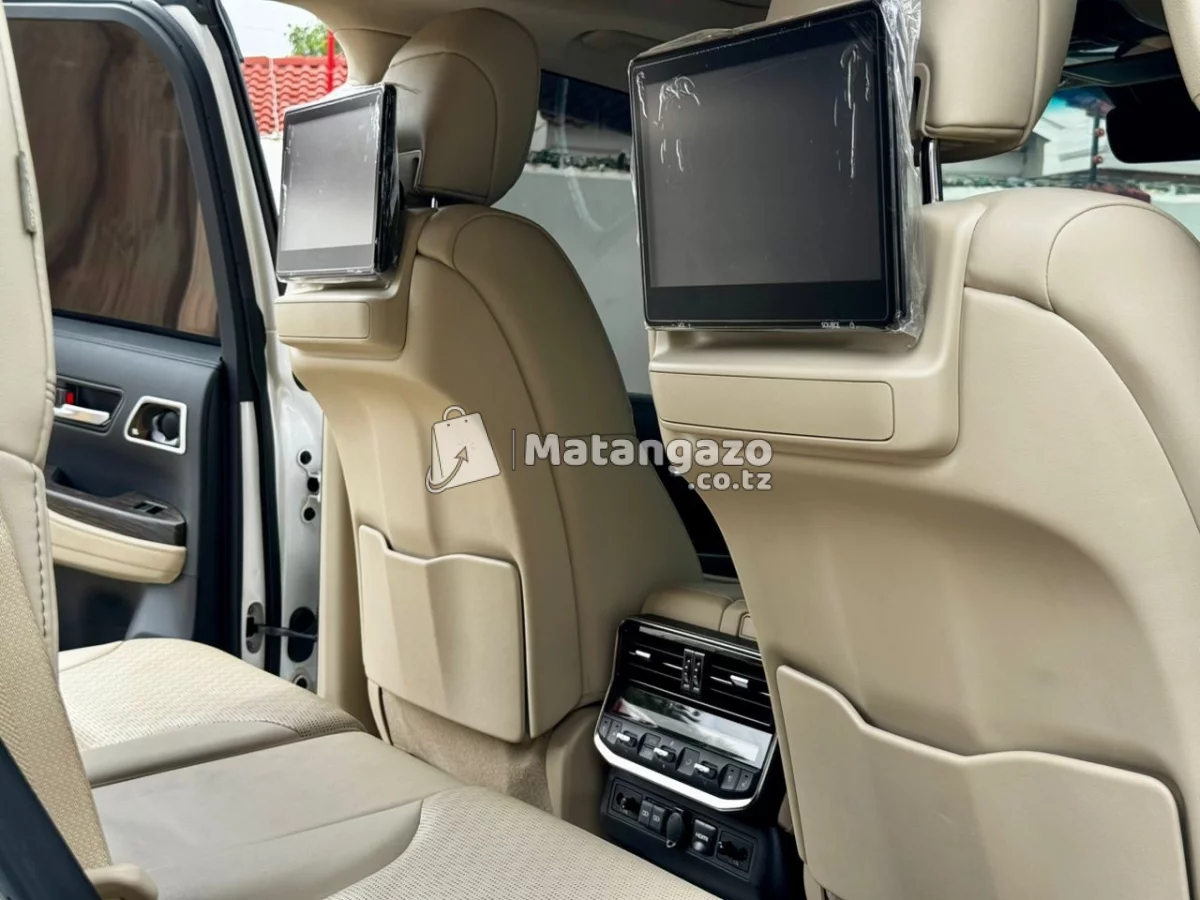 Toyota Land cruiser White