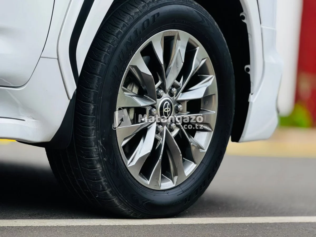 Toyota Land cruiser White