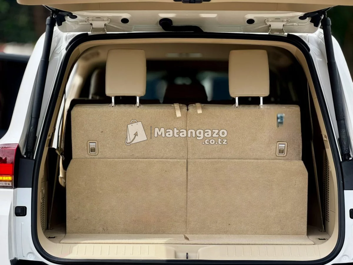 Toyota Land cruiser White