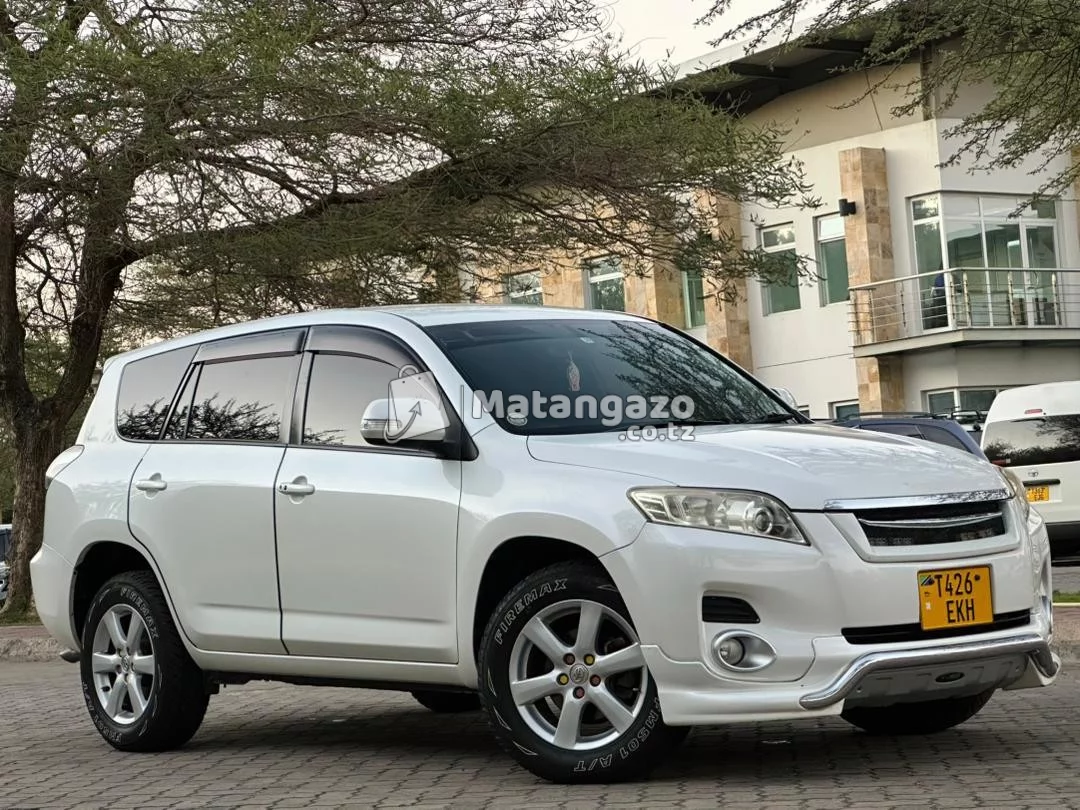 Toyota Vanguard 2010 White
