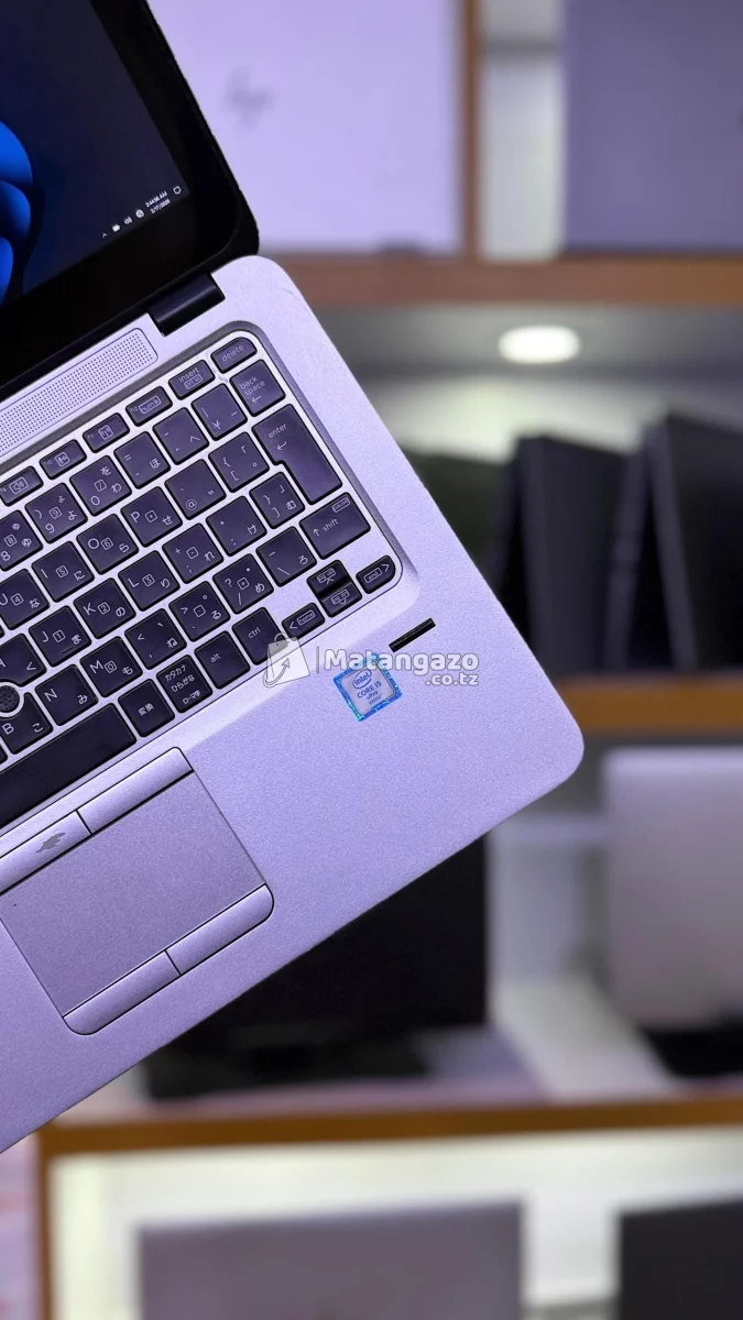 Refurbished HP HP EliteBook 820 G3 8 GB RAM 256 GB SSD