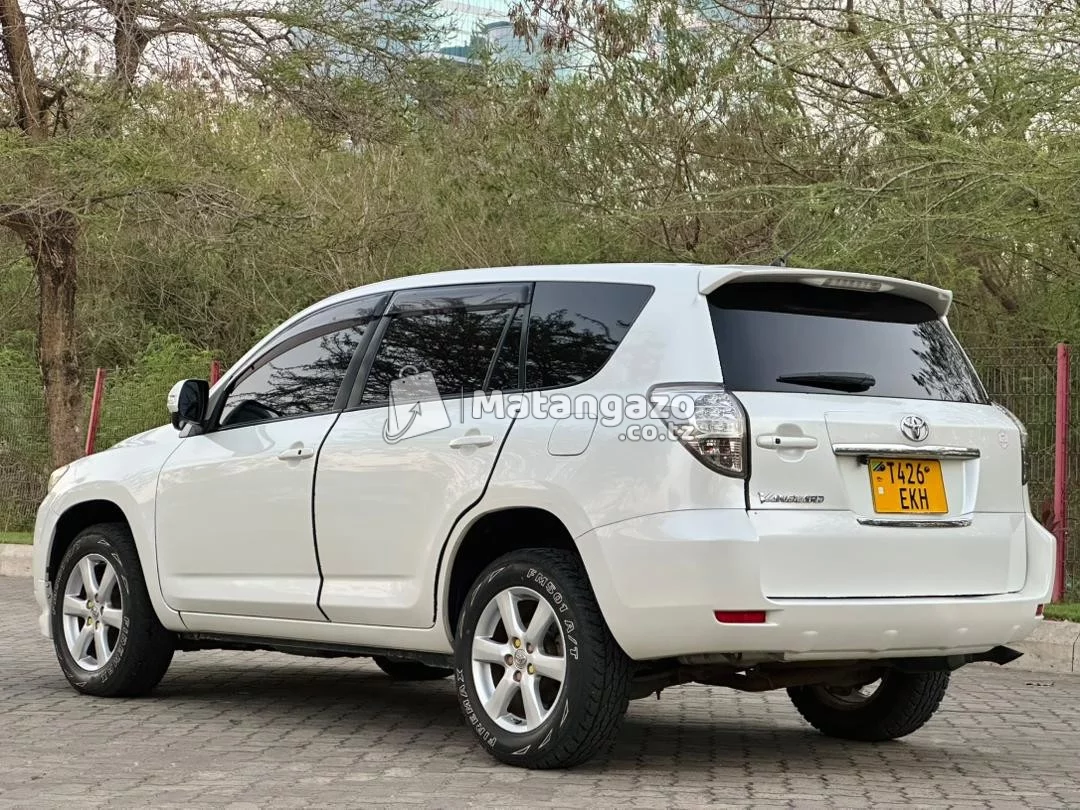 Toyota Vanguard 2010 White