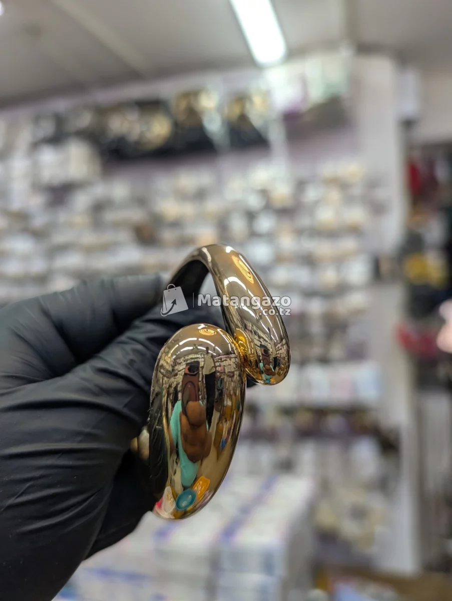 Premium Earrings & Bangles
