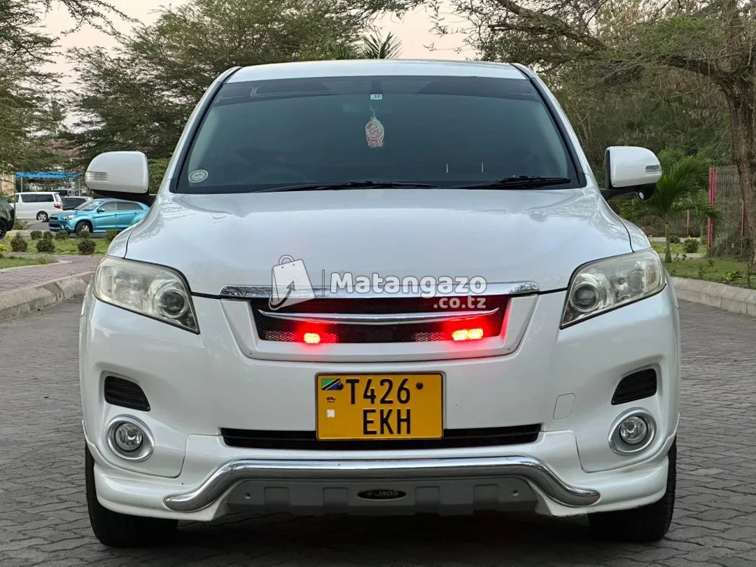 Toyota Vanguard 2010 White