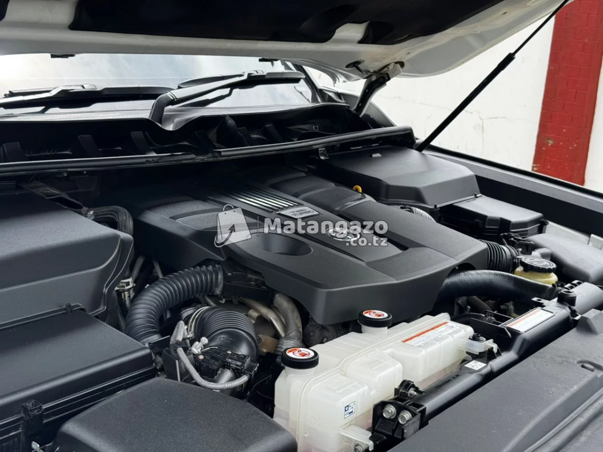 Toyota Land cruiser White