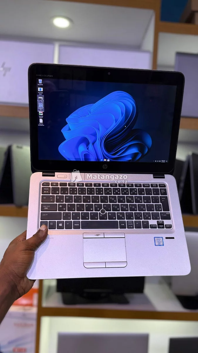 Refurbished HP HP EliteBook 820 G3 8 GB RAM 256 GB SSD