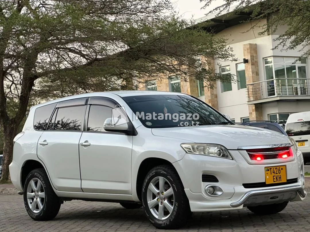Toyota Vanguard 2010 White