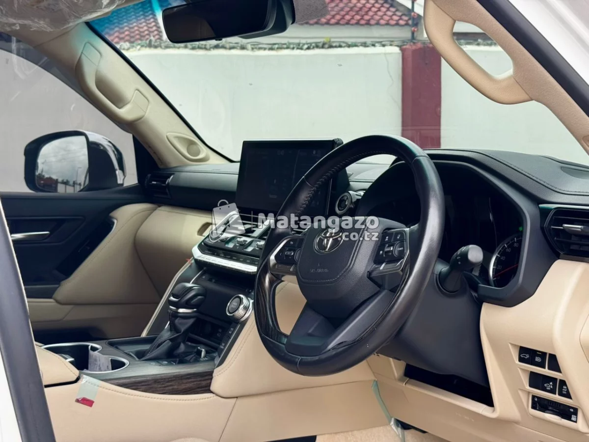 Toyota Land cruiser White