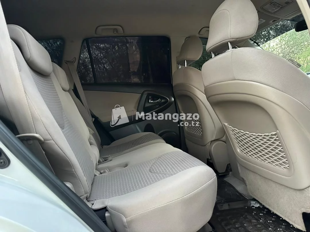 Toyota Vanguard 2010 White