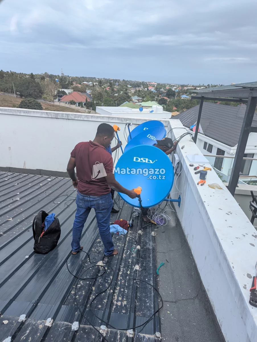 DSTV FULL SET 50000 NA DECODER PEKEE 20000