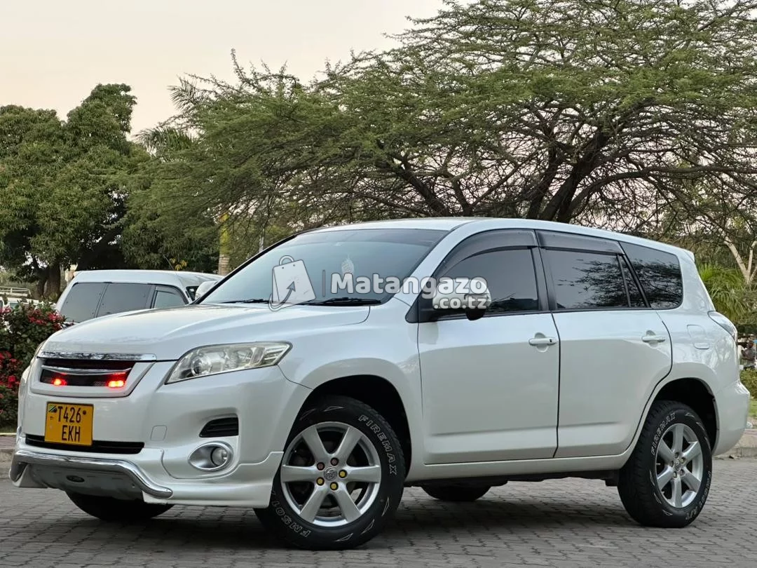 Toyota Vanguard 2010 White