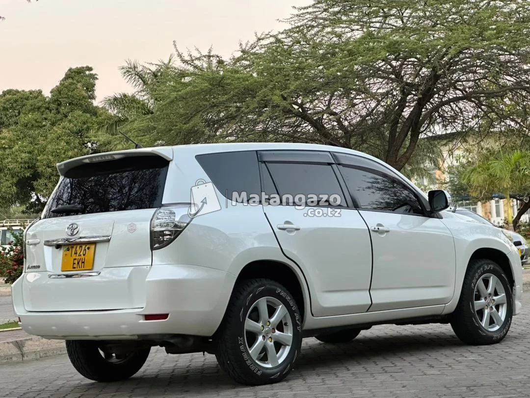 Toyota Vanguard 2010 White